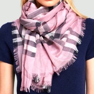 Burberry pink scarf 💗